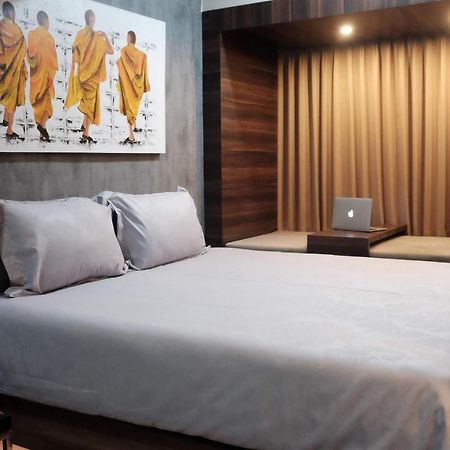 Lavenderbnb Room 2 At Uttara The Icon Apartment Yogyakarta Extérieur photo