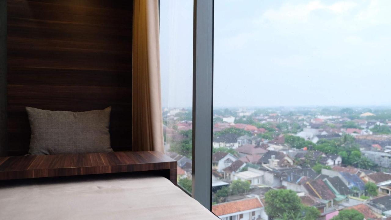 Lavenderbnb Room 2 At Uttara The Icon Apartment Yogyakarta Extérieur photo